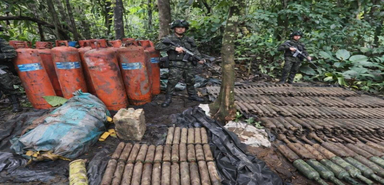 Ejército destruye el mayor depósito ilegal de explosivos en Tumaco