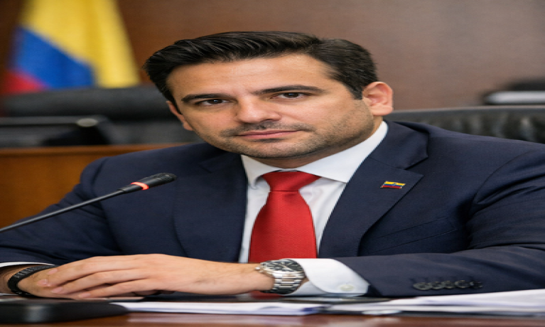 Mauricio Gómez renunció al Senado y al Partido Liberal para unirse a la campaña de Abelardo de La Espriella