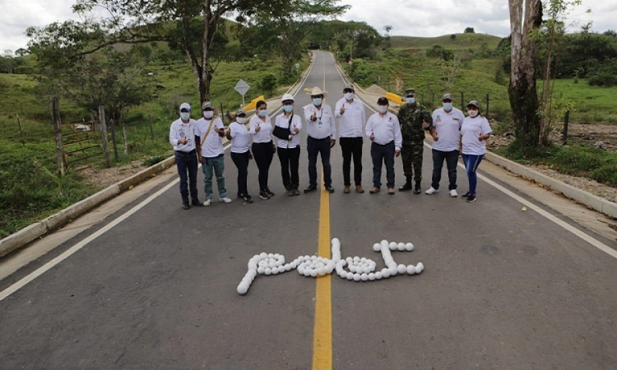Gobierno Nacional y Ecopetrol entregan obra por más de 32 mil millones para mejorar vía rural en Caquetá
